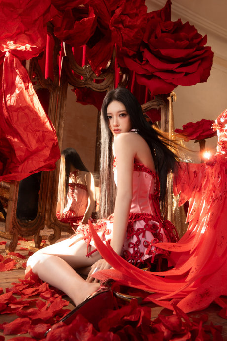 Tiếc cho mỹ nhân đẹp hơn vạn đoá hồng: Nhan sắc dao kéo nhấp nhô như đất nặn, 10 năm không gì hơn ngoài flop 