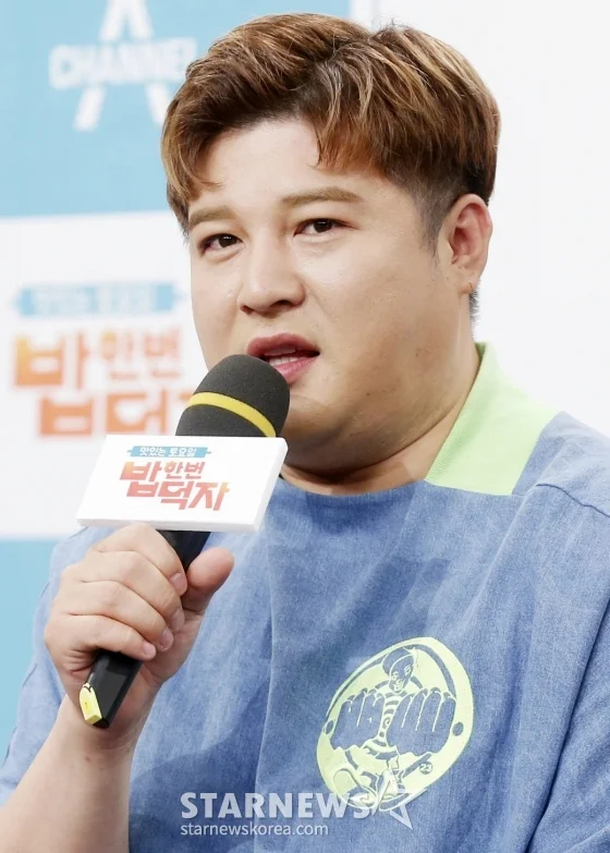 Shindong đã cắt đứt với mẹ vì bị coi là