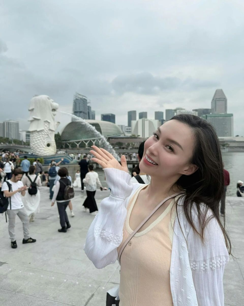 Thám tử showbiz báo tin: 1 nàng hậu đột ngột 