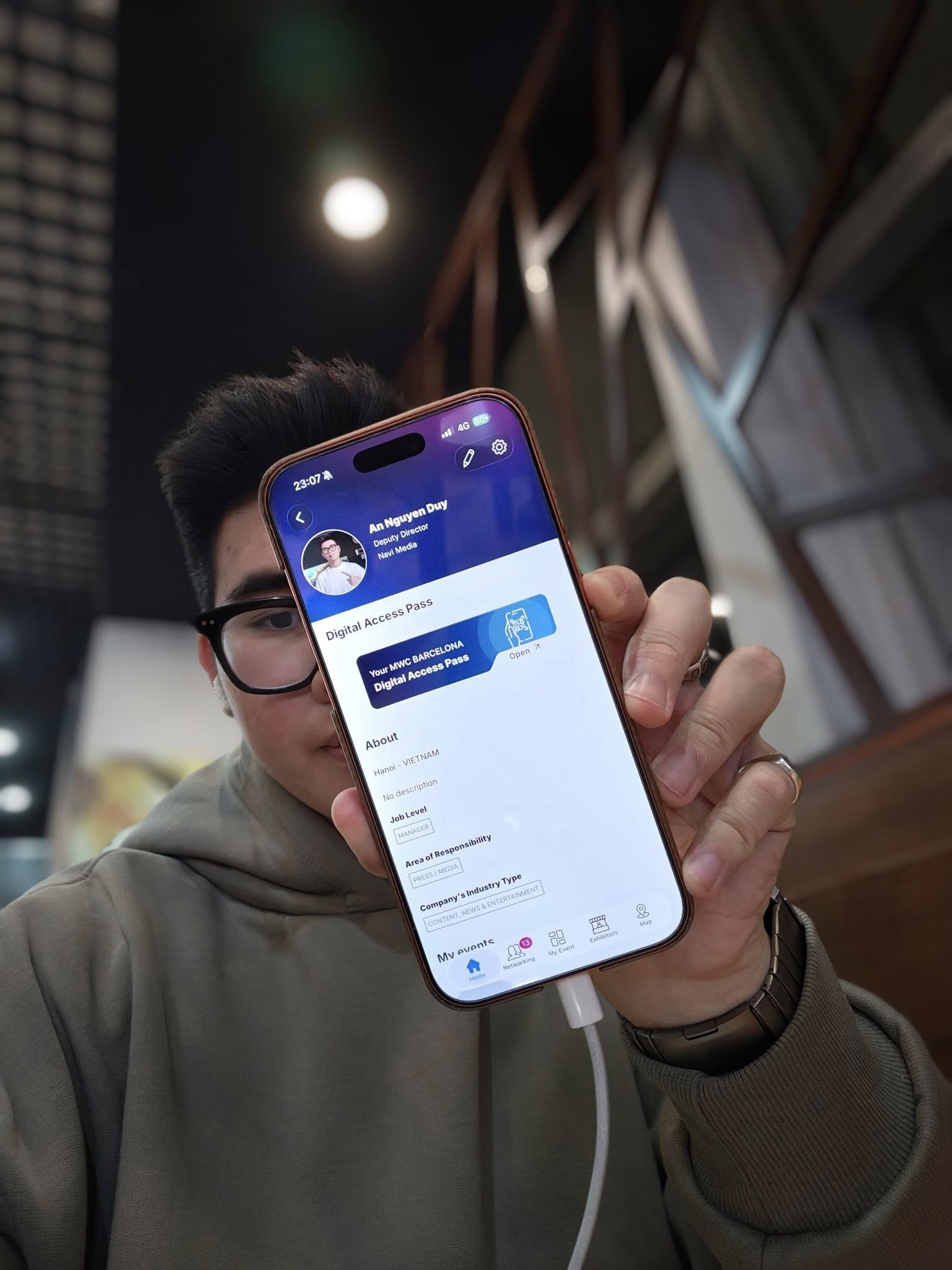 2 YouTuber Việt lên tiếng về tình hình hiện tại của mình từ UAE, Oman