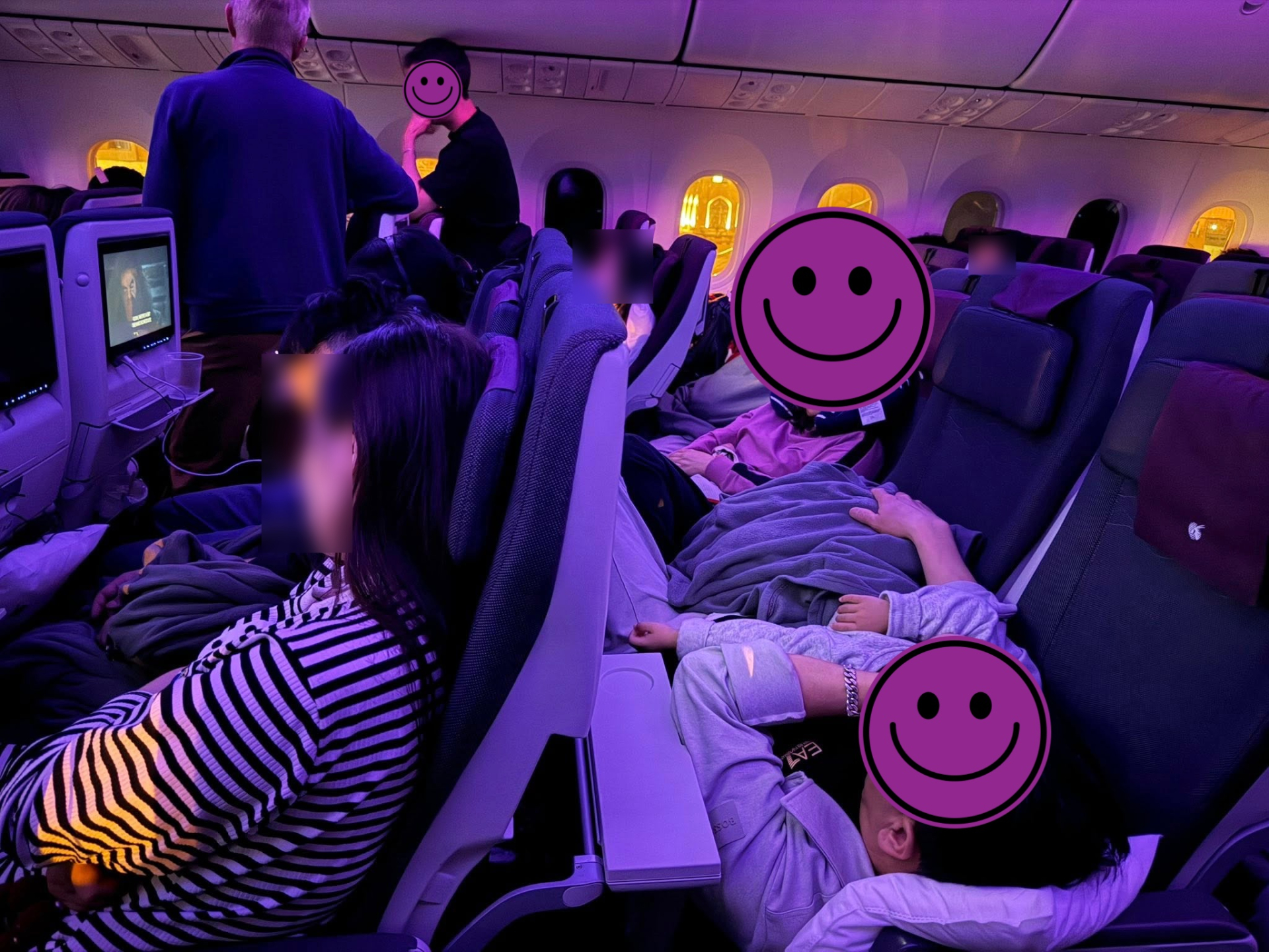 Nam YouTuber cũng nhiều hành khách đợi trên máy bay 6 tiếng sau khi hạ cánh ở sân bay tại Oman