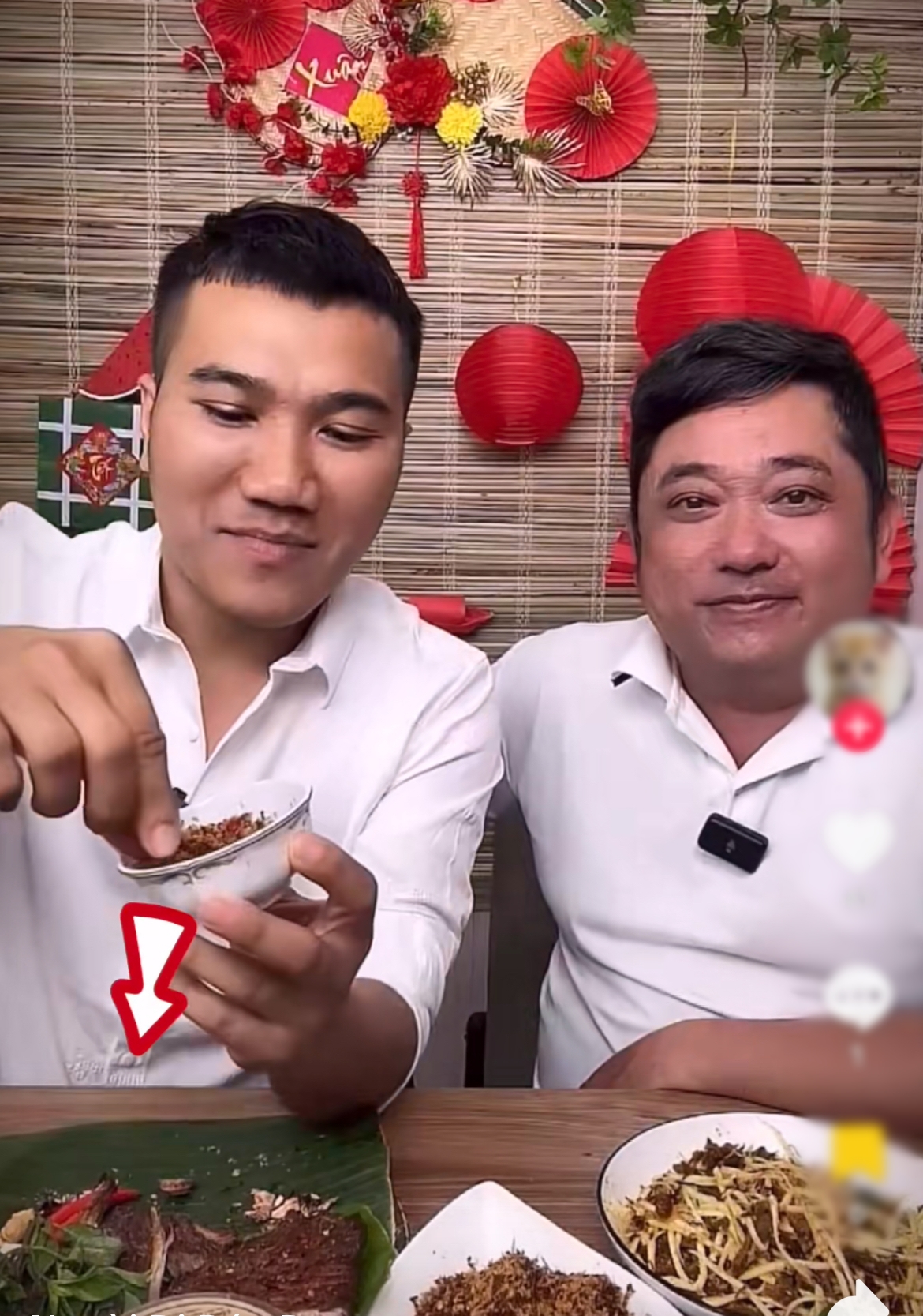 Phùng Ngọc và Tuấn Kiệt hợp tác trong công việc, thường livestream, quảng bá hình ảnh. Ảnh chụp màn hình.