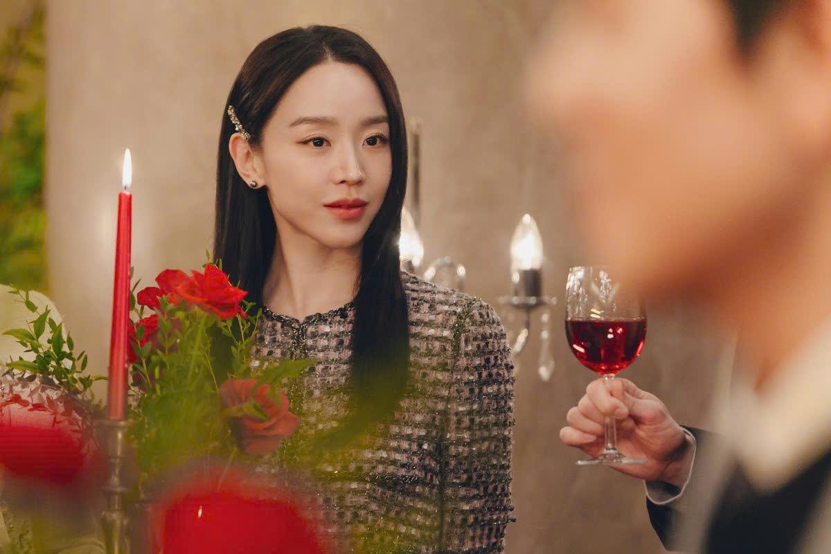 Tranh cãi Kim Yoo Jung hay Shin Hye Sun sẽ thắng Baeksang: Cả 2 đều đỉnh nhưng vẫn thua 1 người