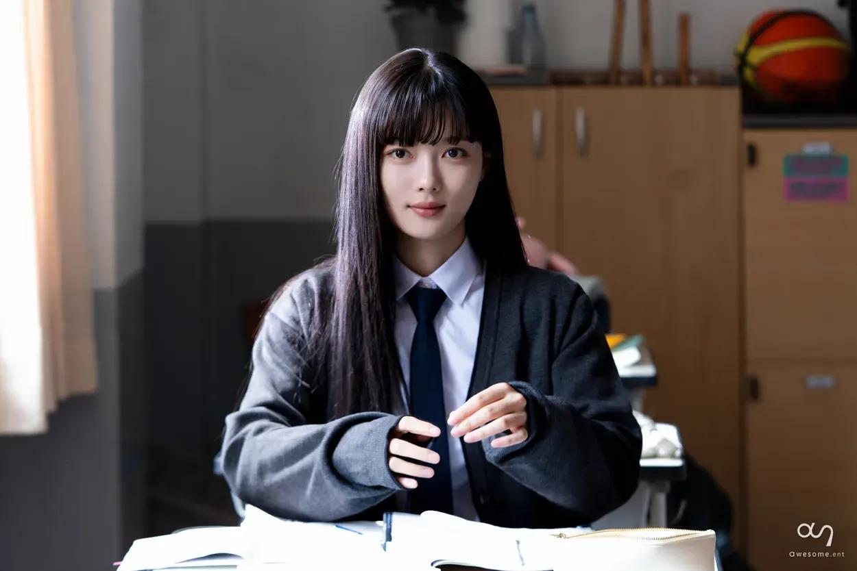 Tranh cãi Kim Yoo Jung hay Shin Hye Sun sẽ thắng Baeksang: Cả 2 đều đỉnh nhưng vẫn thua 1 người