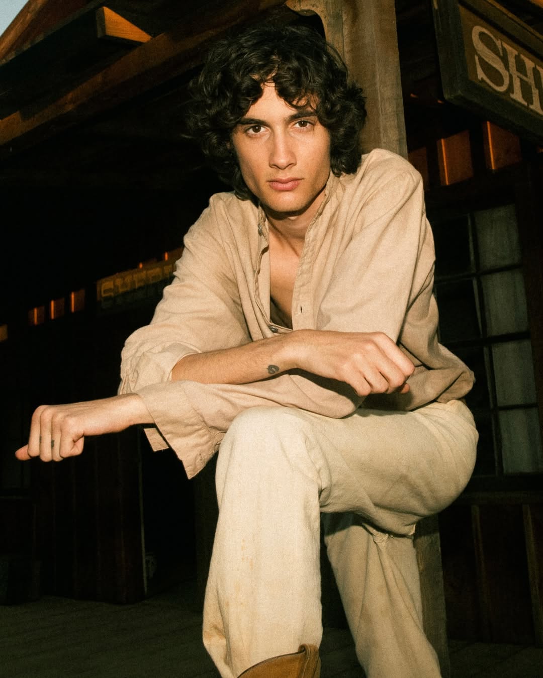 Sombr là ca sĩ - nhạc sĩ trẻ nổi lên trong làn sóng pop/alternative những năm gần đây (Ảnh: IG)