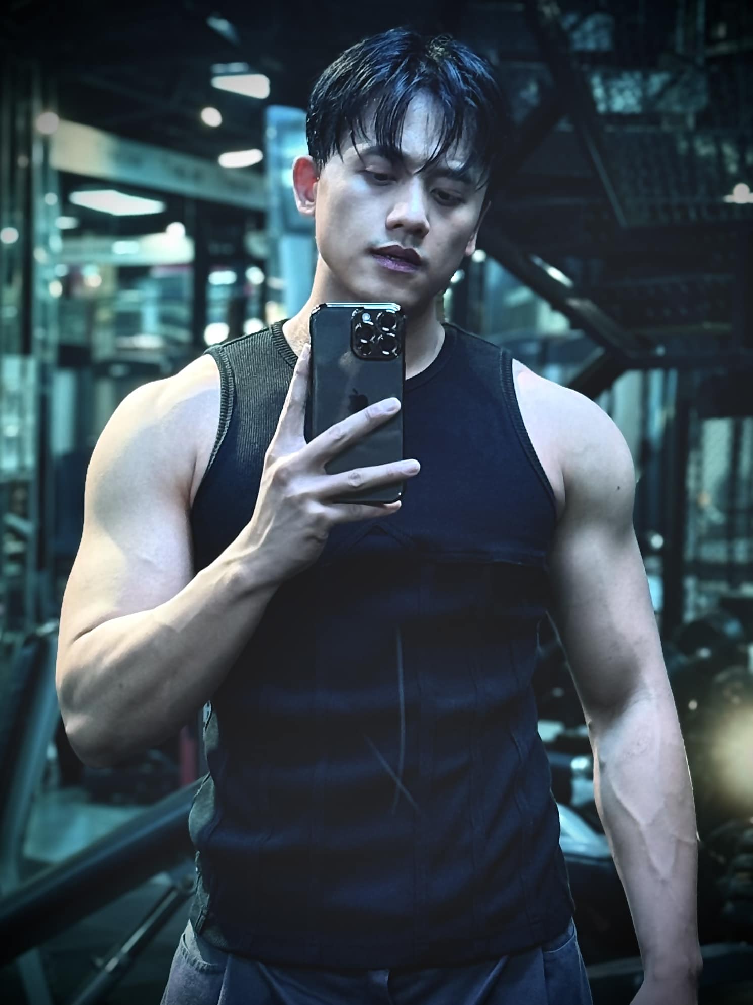 Nam diễn viên thăng hạng từ nhan sắc đến body