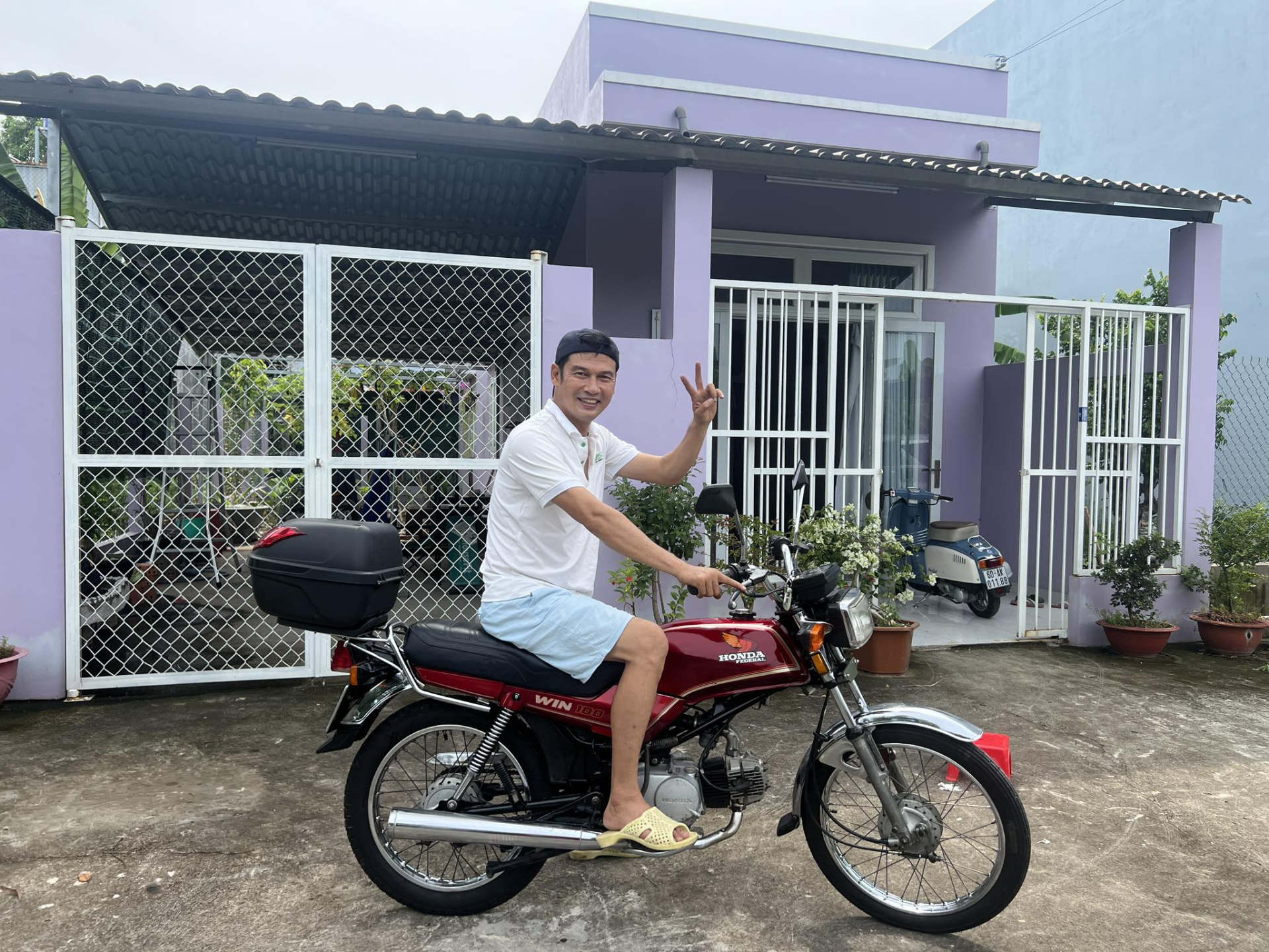 Căn nhà cấp 4 màu tím của Tiết Cương ở Tây Ninh.