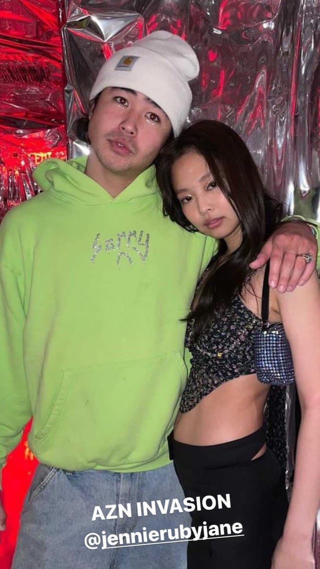 Từ năm 2021, 2 ngôi sao đã choàng vai bá cổ chụp ảnh cực thân thiết. Ảnh: X