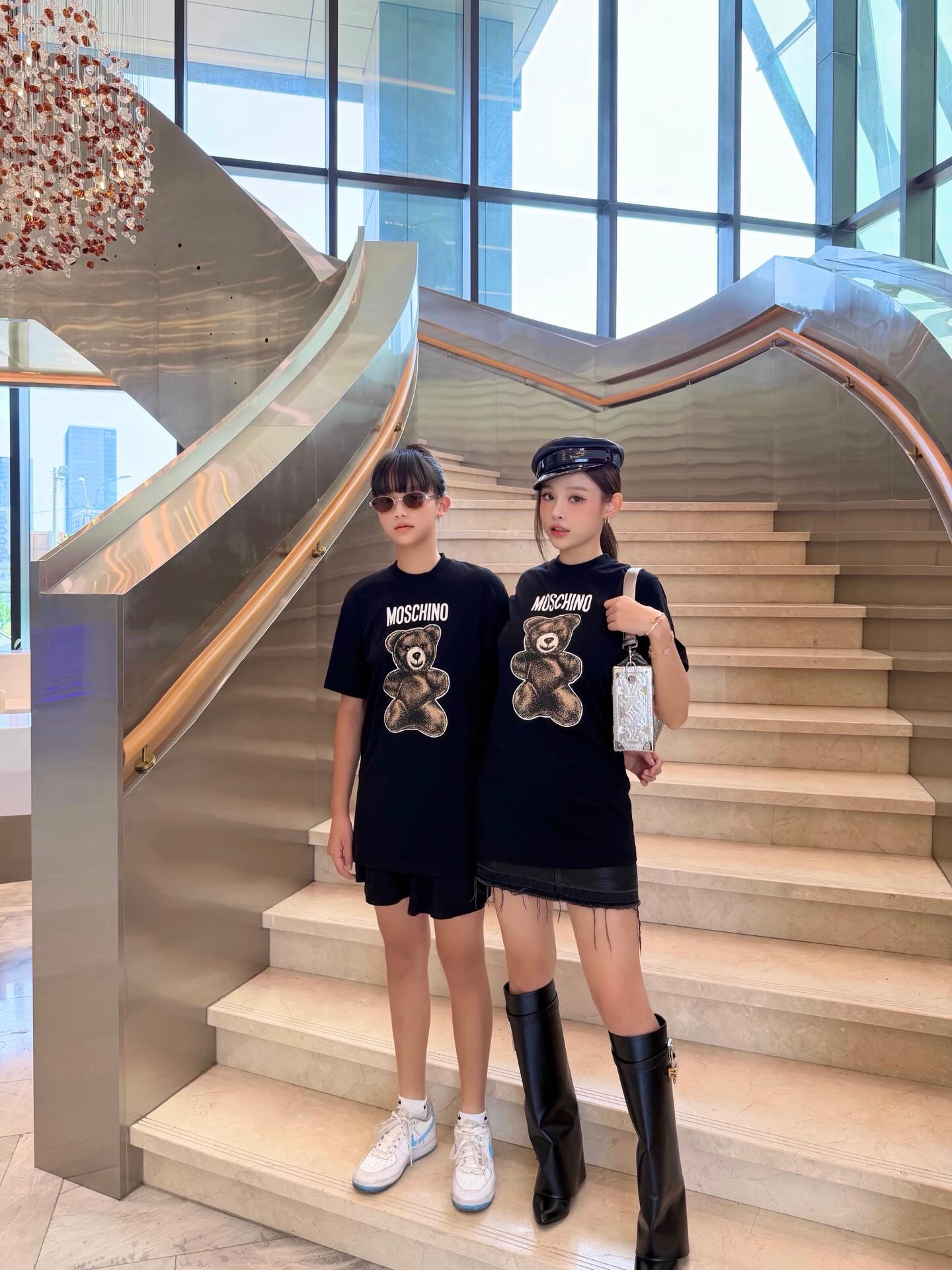 Huyền Baby và con gái 13 tuổi diện đồ đôi như một cặp chị em (Ảnh IGNV).