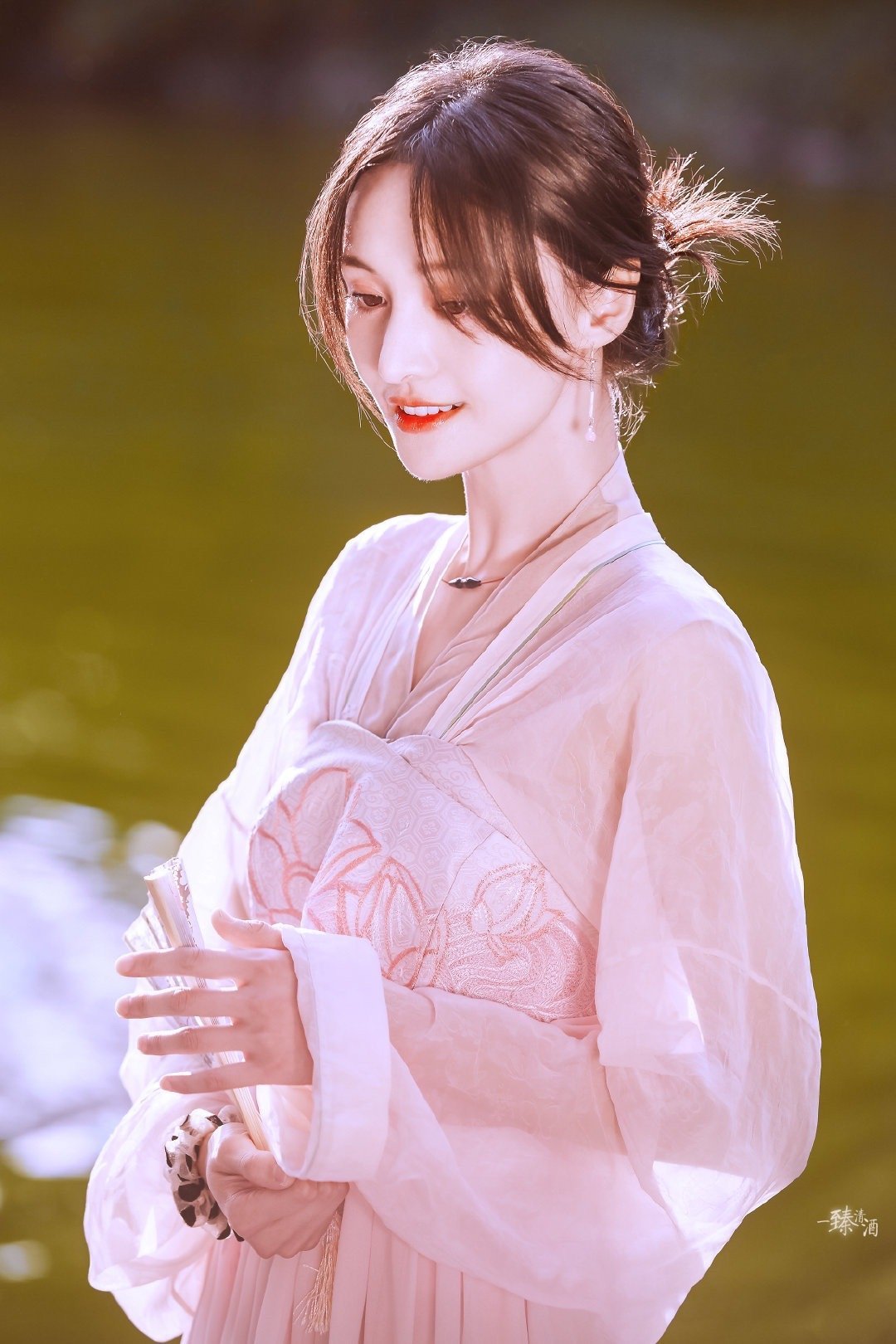 Trịnh Sảng từng là tiểu hoa đán 9X nổi tiếng nhất Trung Quốc nhưng đời tư quá bê bối