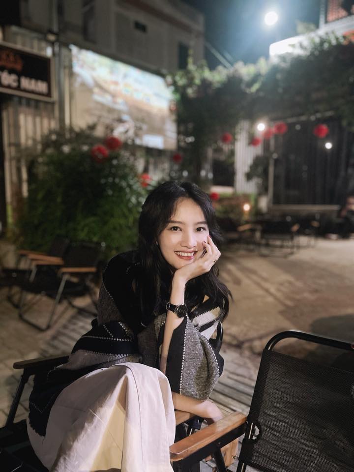 Cuộc sống hiện tại của cô cũng bình yên, vui vẻ và hạnh phúc