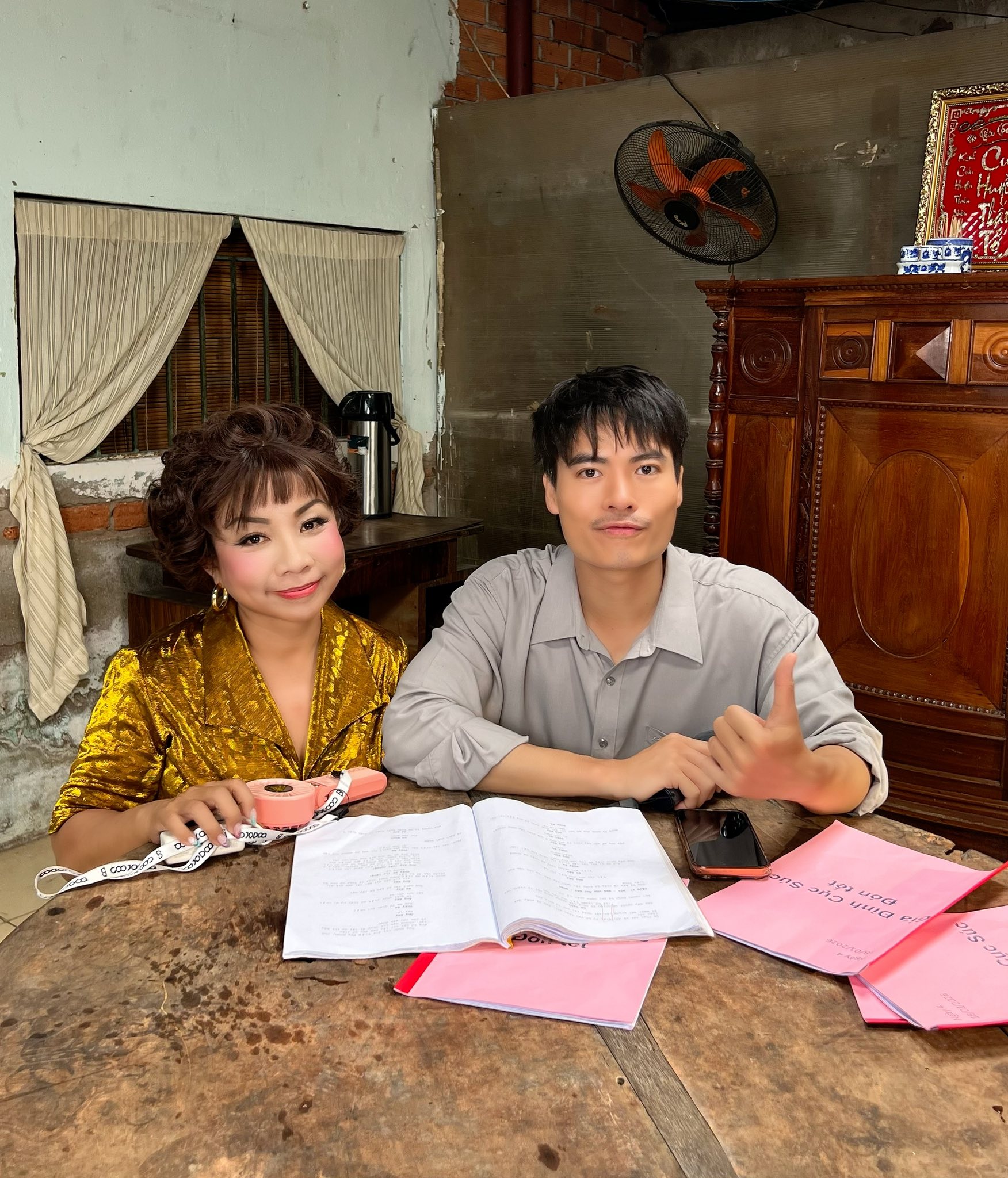 Kim Đào cho biết hoàn cảnh không khá giả, vừa đi làm vừa nuôi con học nên tiếc tiền không mua bảo hiểm y tế. Ảnh: FBNV