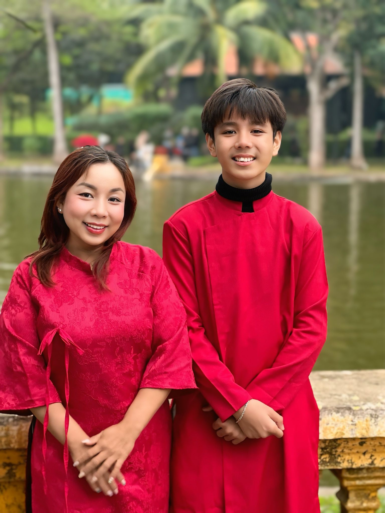 Kim Đào là diễn viên hài quen mặt với khán giả miền Nam. Cô hiện là mẹ đơn thân, vừa làm nghề vừa kinh doanh để trang trải cuộc sống của mình