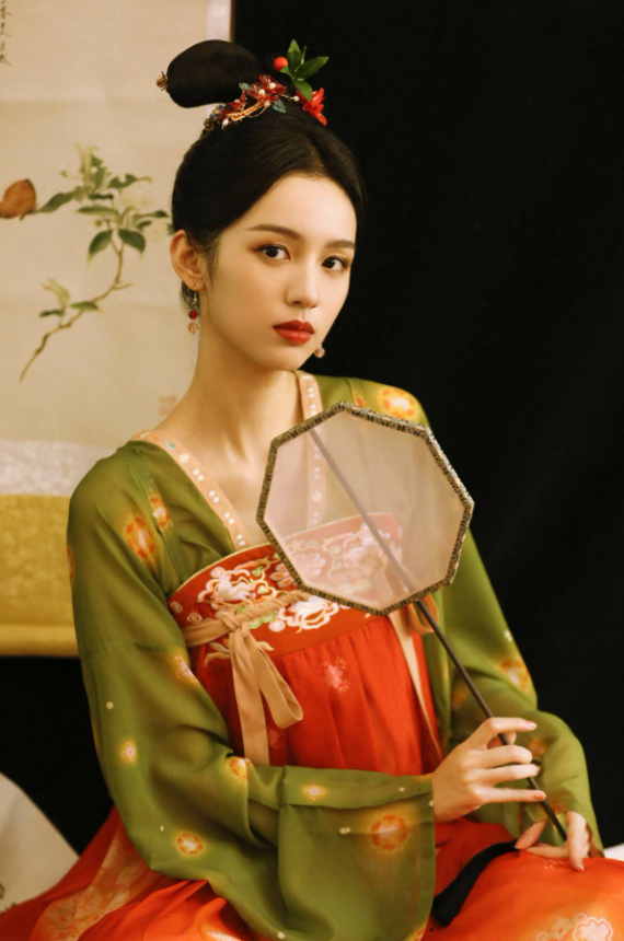 Tứ đại mỹ nhân thế hệ mới đẹp nhất Trung Quốc: Vương Sở Nhiên đỉnh miễn bàn, 1 người bị chê không xứng đáng