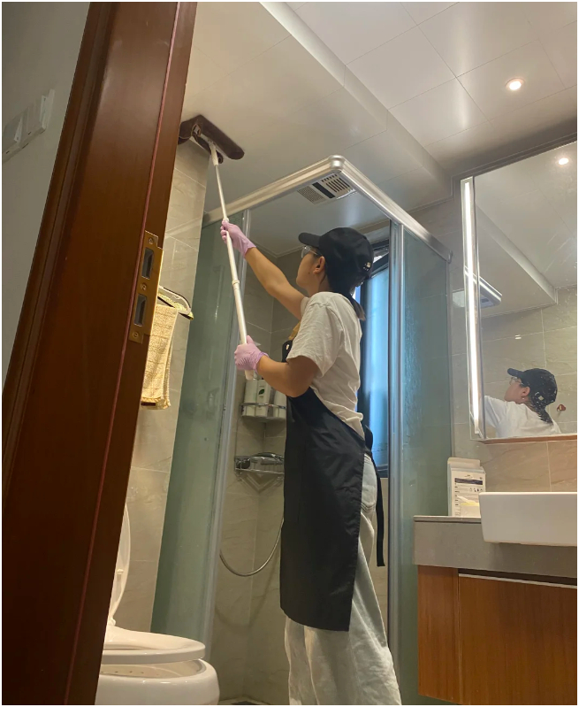 Giúp việc nhà tôi kiếm được 10 triệu mỗi tháng ngoài lương, chỉ nhờ chụp ảnh cái giẻ lau đăng lên mạng