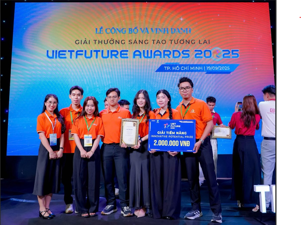 Nhóm dự án ReHistoria tại Giải thưởng VietFuture 2025