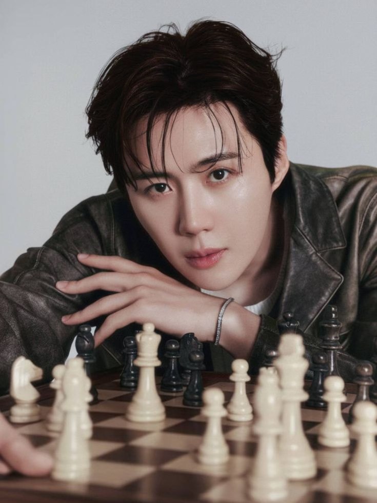 Kim Seon Ho liên tục 