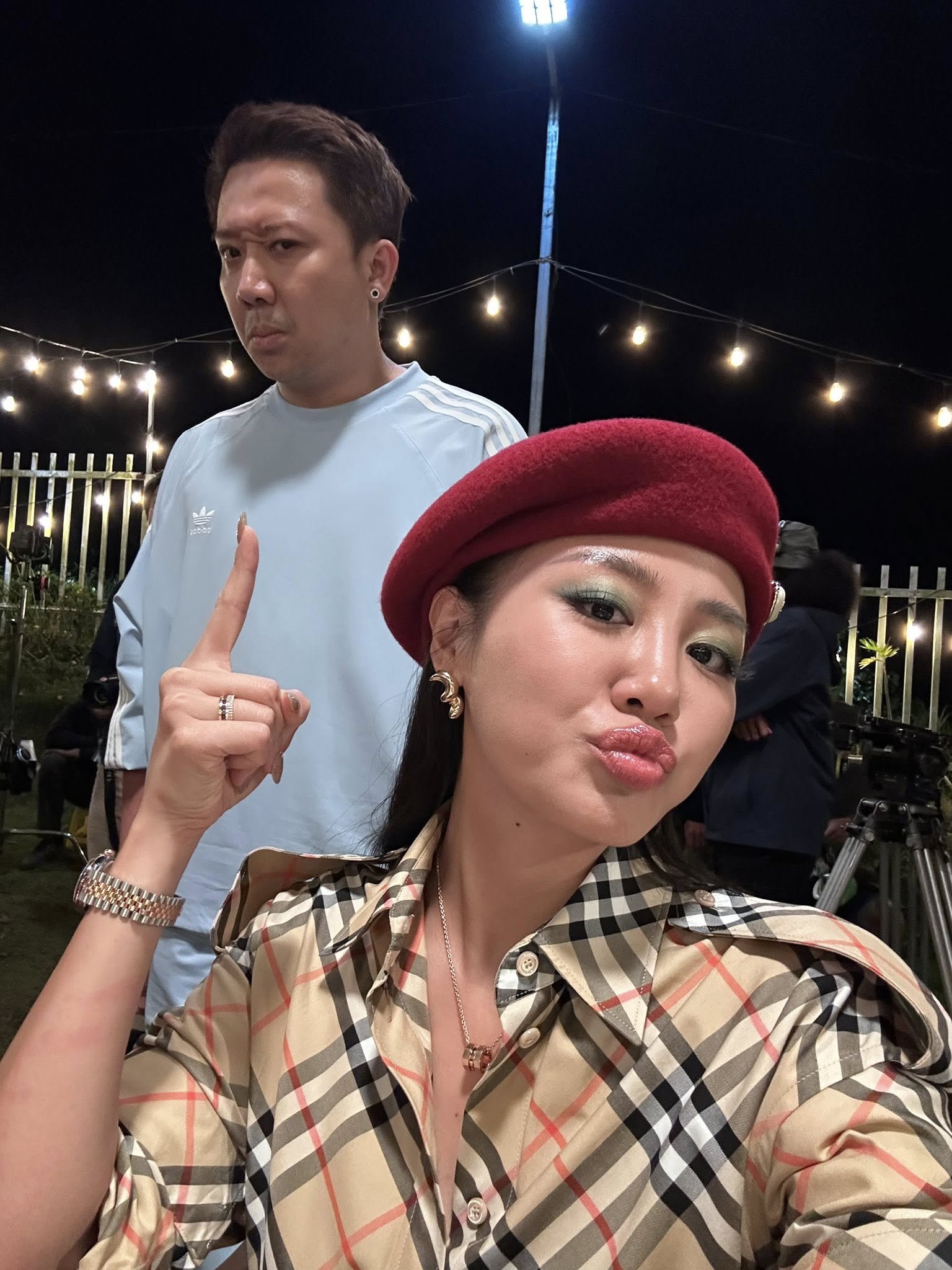 Trấn Thành cũng dành nhiều lời khen, sự công nhận cho những cố gắng của Văn Mai Hương (Ảnh: FBNV)