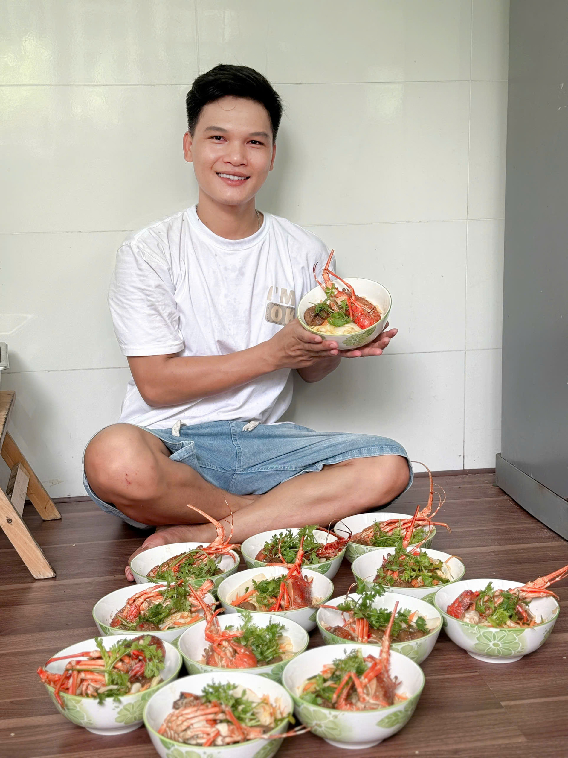 Anh Lê Quốc từng nổi tiếng với những video nấu ăn cho thợ xâynhà. 