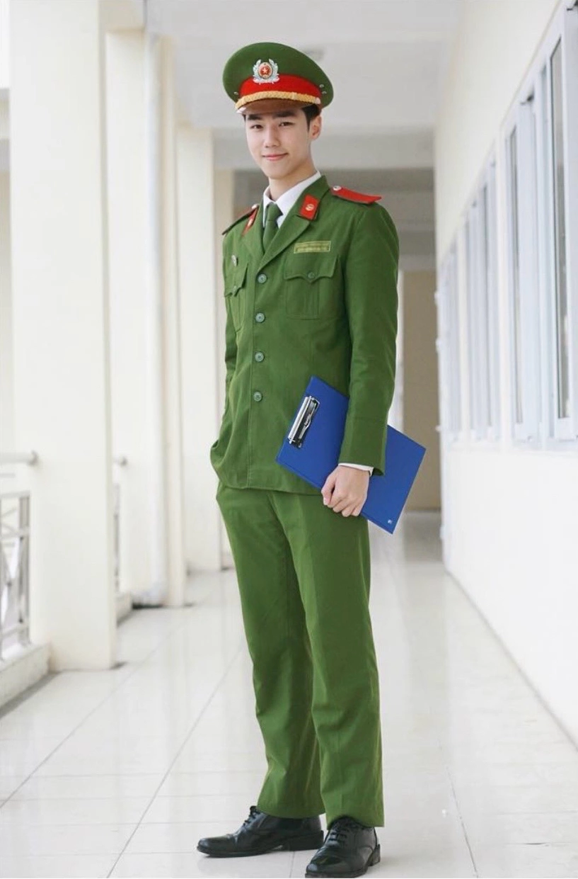  Lohan từng tốt nghiệp Học viện Cảnh sát Nhân dân và có hai năm công tác trong ngành (Ảnh: Google)