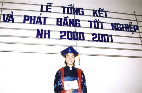 Mỹ Tâm tốt nghiệp thủ khoa Nhạc viện vào tháng 6/2001