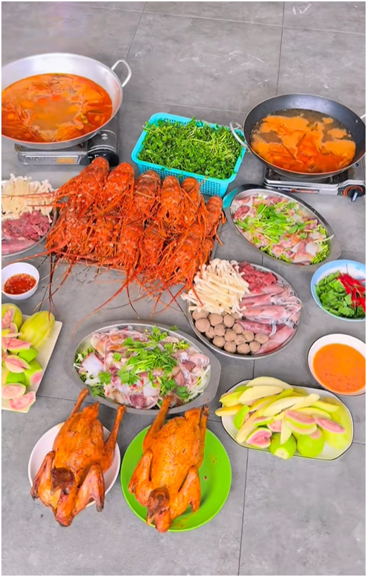 Anh Lê Quốc nổi tiếng với các clip nấu ăn cho thợ xây nhà. 