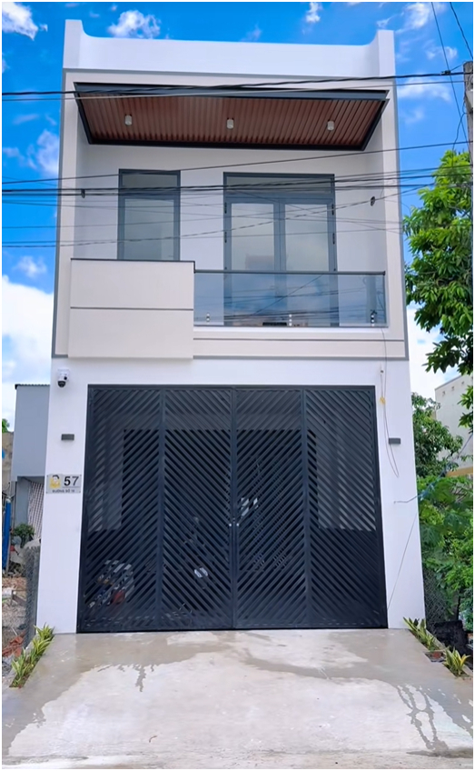 Bên ngoài căn nhà sau khi hoàn thiện xong.