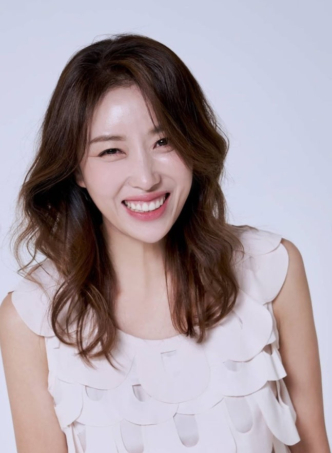 Sook Haeng bị cắt sóng triệt để vì scandal quan hệ ngoài luồng với người đàn ông đã có gia đình. Ảnh: Naver