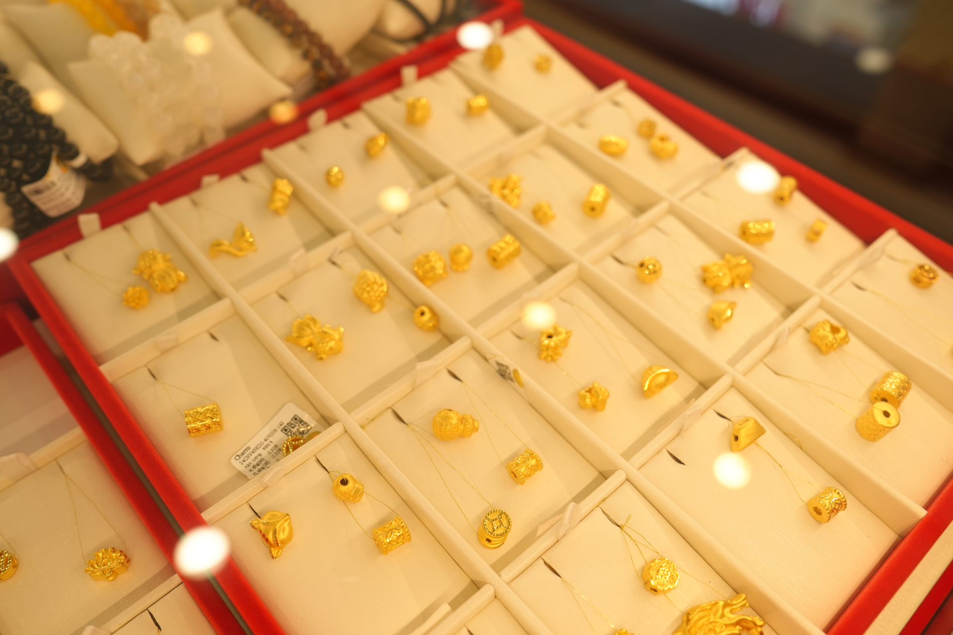 “Anh mua gì cũng được… nhưng phải đúng ý em”: Năm nay tặng vàng thì sao!