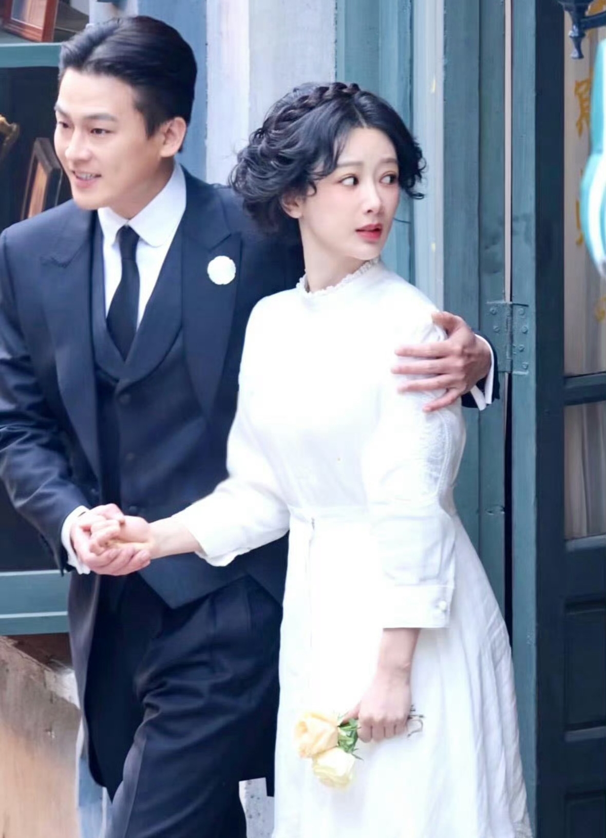 Trang phục cưới của cô bị đánh giá đơn giản