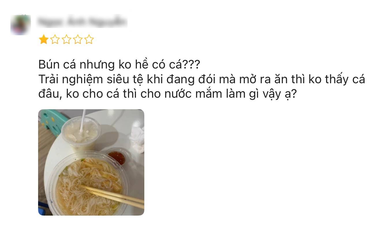 Một vị khách bị giao thiếu món nhưng không thể khiếu nại, chỉ còn cách đánh giá quán nhưng cũng không được đền tiền (Ảnh chụp màn hình) 