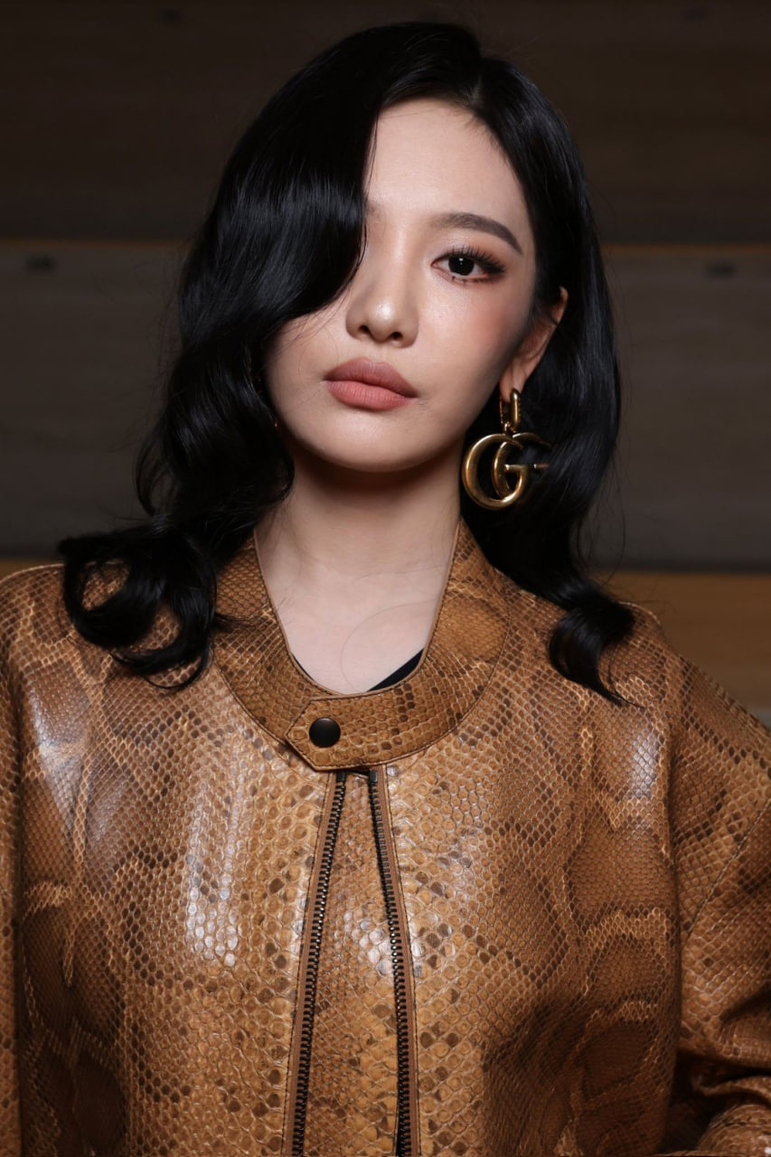 Ningning gây ấn tượng với giao diện sắc lạnh tại show Gucci. (Ảnh: X)