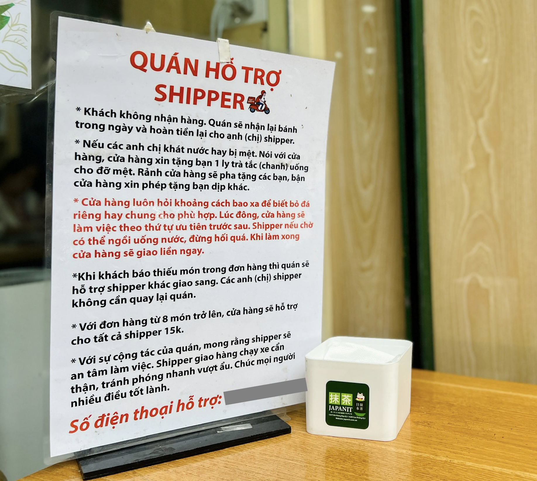 Bảng thông báo dành cho shipper của quán 