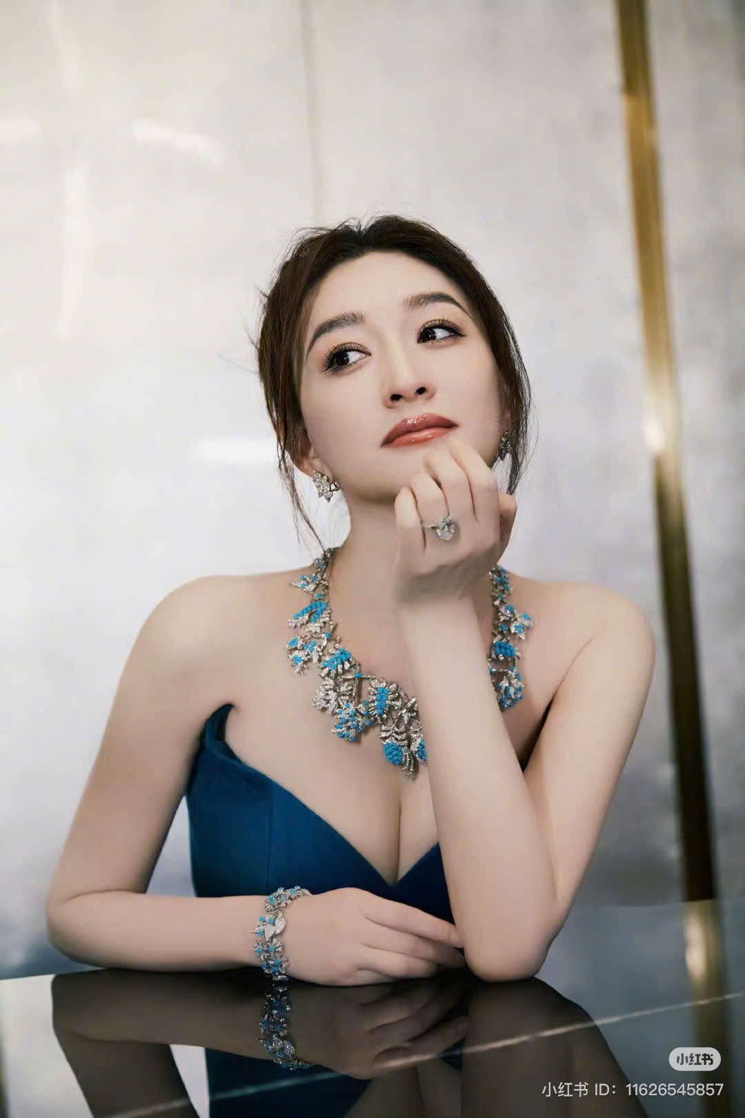 Lý Tiểu Nhiễm được mệnh danh là nữ thần sắc đẹp có vòng 1 hấp dẫn nhất Cbiz. Ảnh: Weibo.