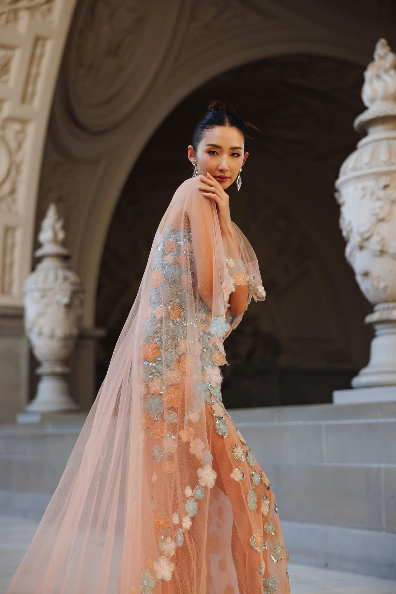 Top 10 Hoa hậu Hoàn vũ Việt Nam kết hôn với doanh nhân ở Mỹ: Bắt đầu từ tin nhắn xin kết 