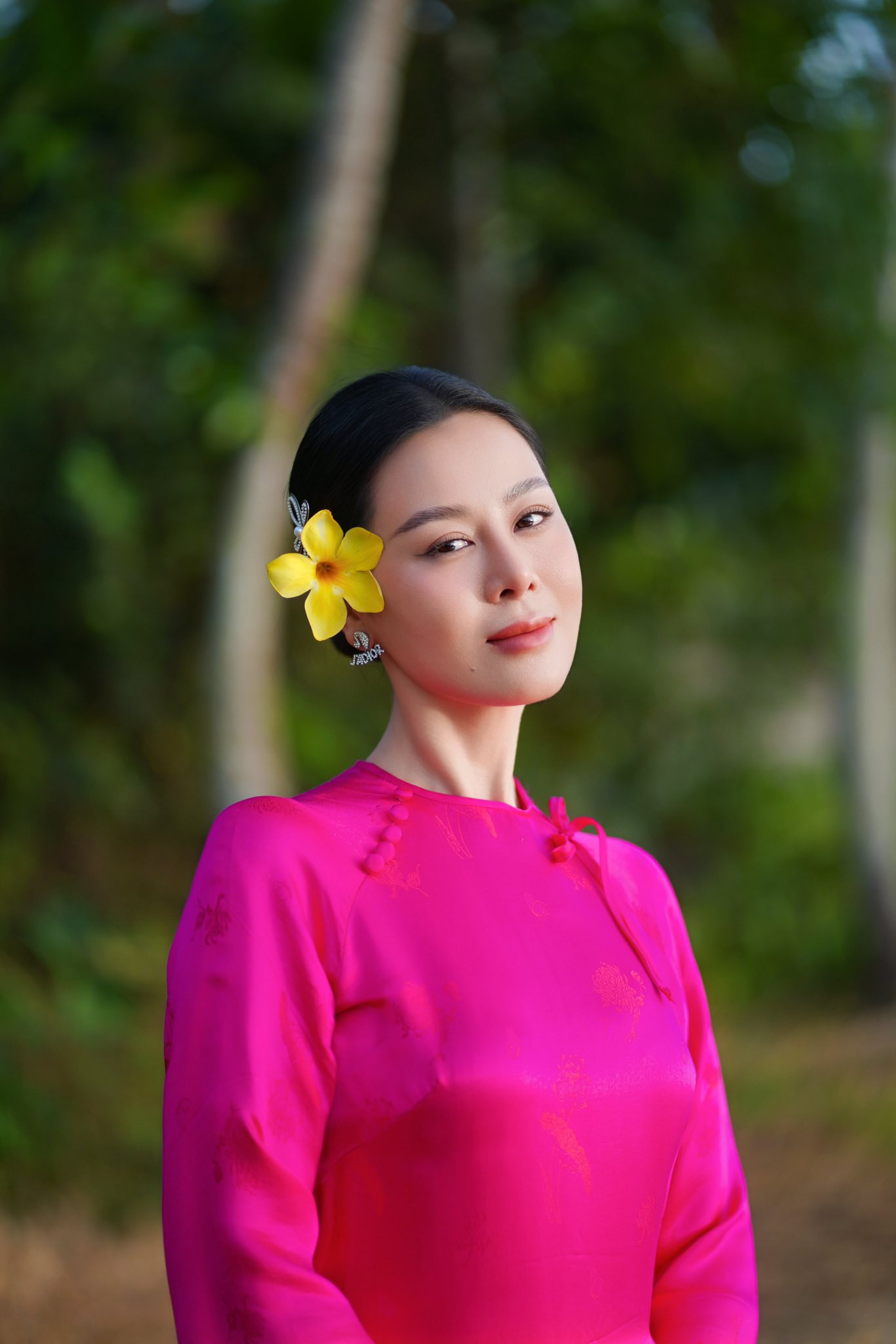 Dù đã lên tiếng nhưng mọi động thái của Nam Thư đều gây tranh cãi 