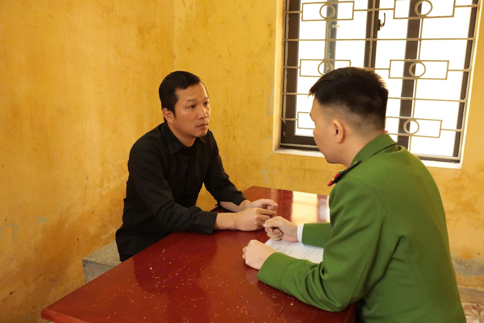 Hai đối tượng cầm đầu bị bắt giữ (Ảnh: Công an tỉnh Hưng Yên)