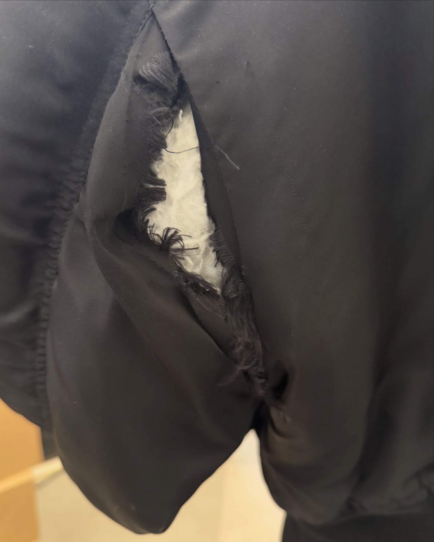 Cận cảnh mẫu áo nổi loạn và 