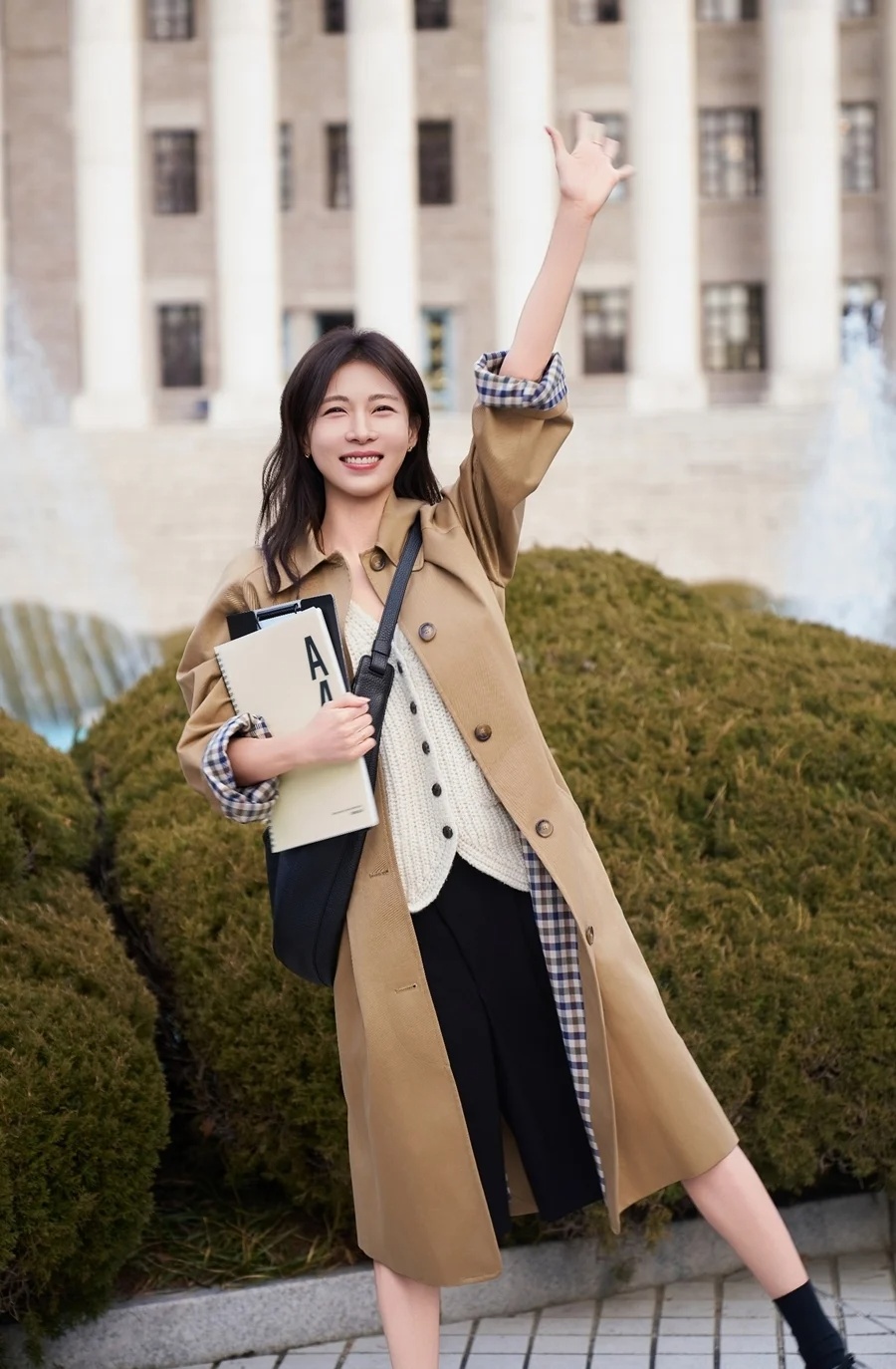 Trên đời không có ai U50 vẫn trẻ dã man thế này đâu: Nhìn mặt như mới 18, sắc đẹp vĩnh cửu là có thật