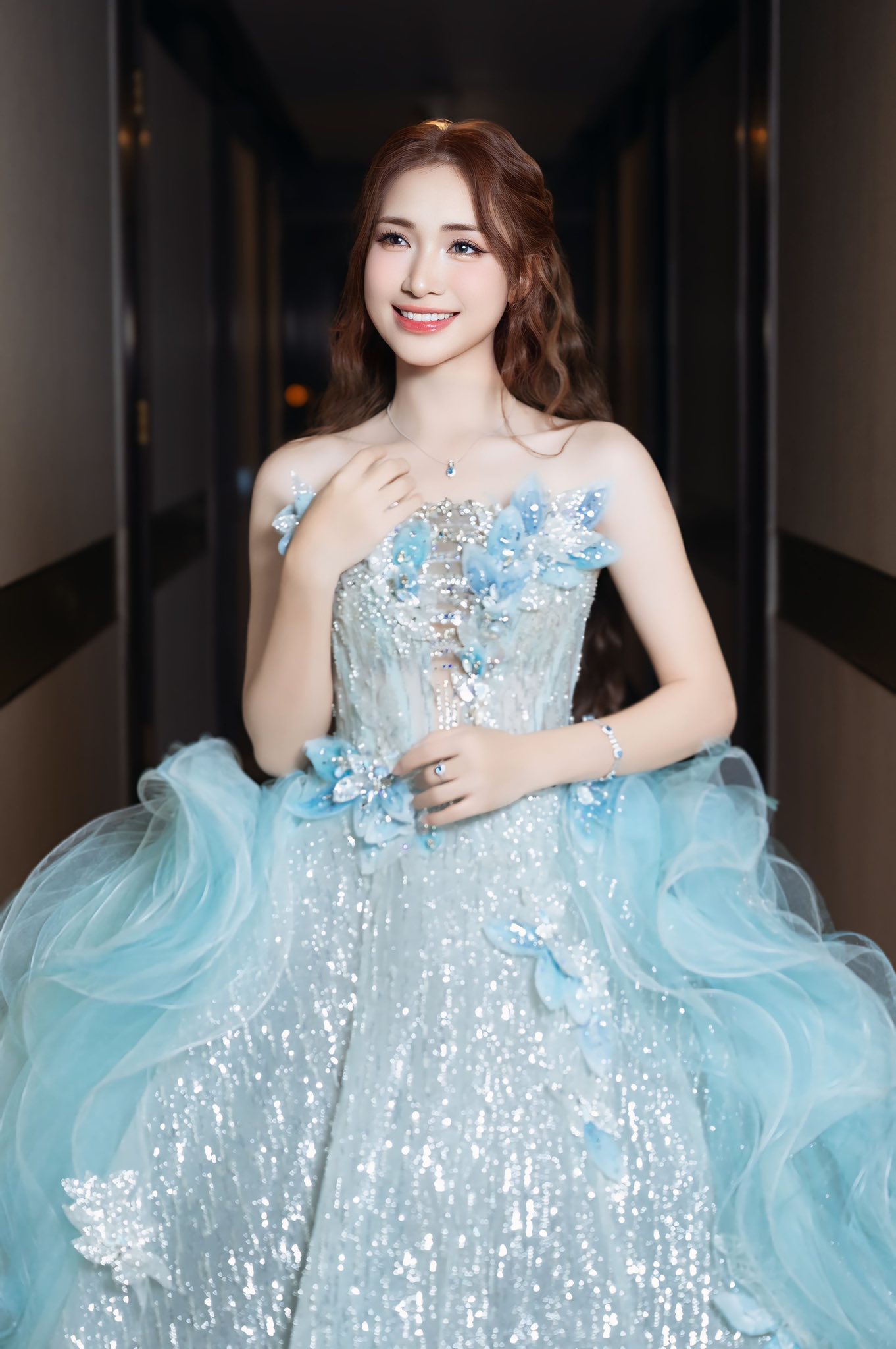 Đông đảo bạn bè, đồng nghiệp đã gửi lời chúc mừng hạnh phúc tới Hòa Minzy. Ảnh: FBNV