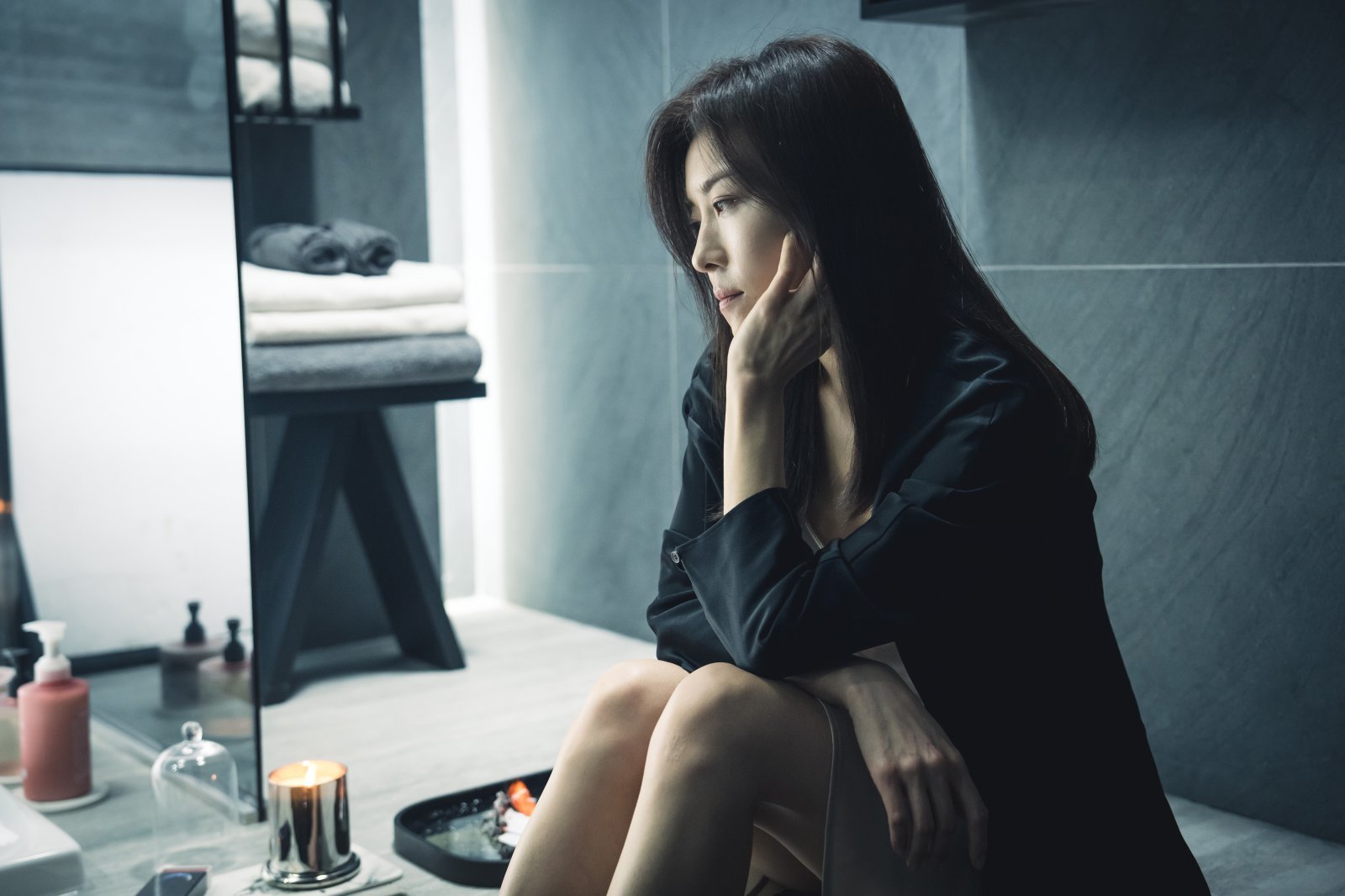 Trên đời không có ai U50 vẫn trẻ dã man thế này đâu: Nhìn mặt như mới 18, sắc đẹp vĩnh cửu là có thật