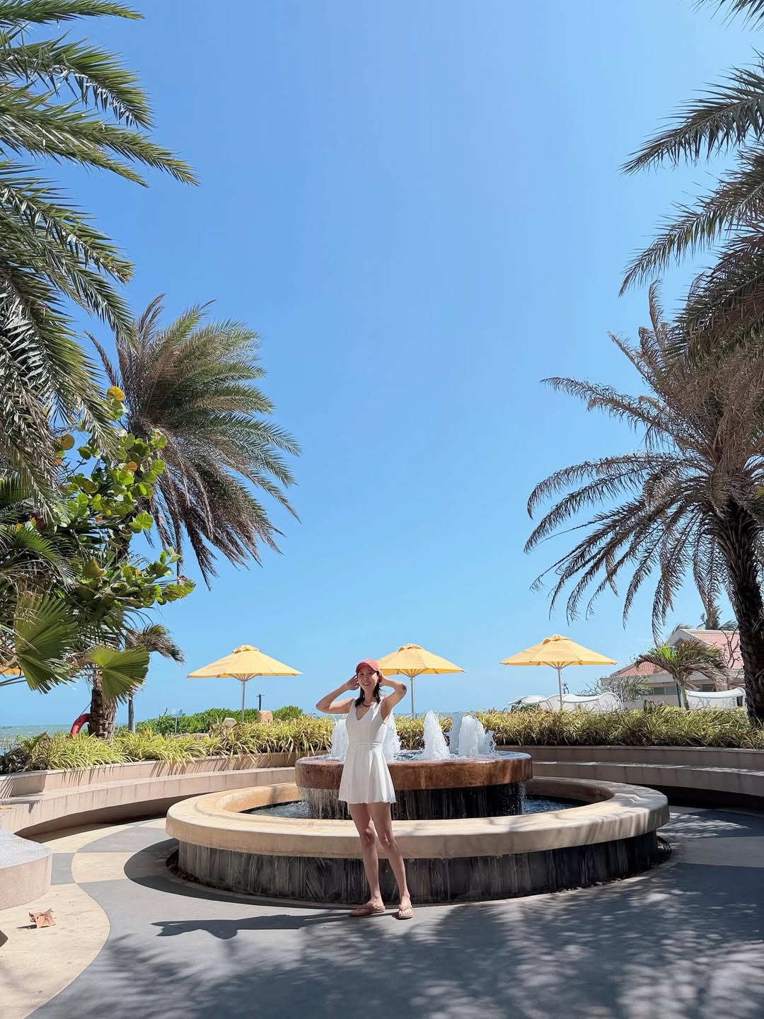 Người đẹp sinh năm 1981 tạo dáng năng động, trẻ trung trước ống kính. Ảnh: X