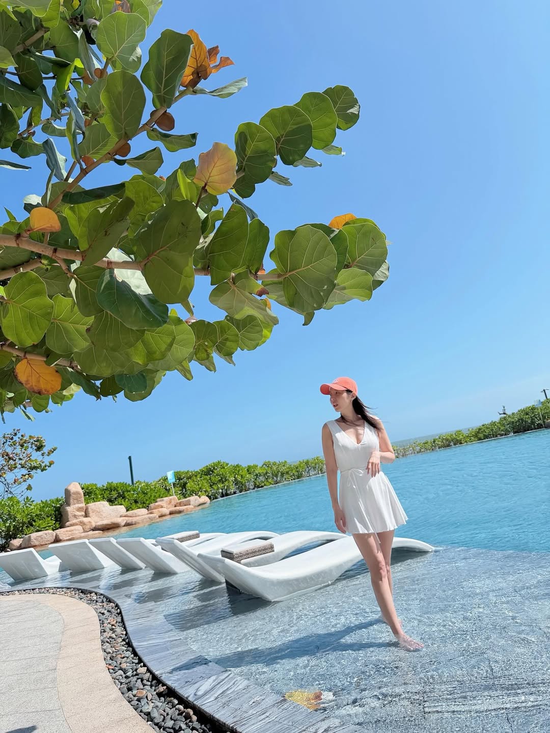 Mỹ nhân Gia Đình Là Số 1 thả dáng tại Việt Nam trước thềm đám cưới với “hồng hài nhi”