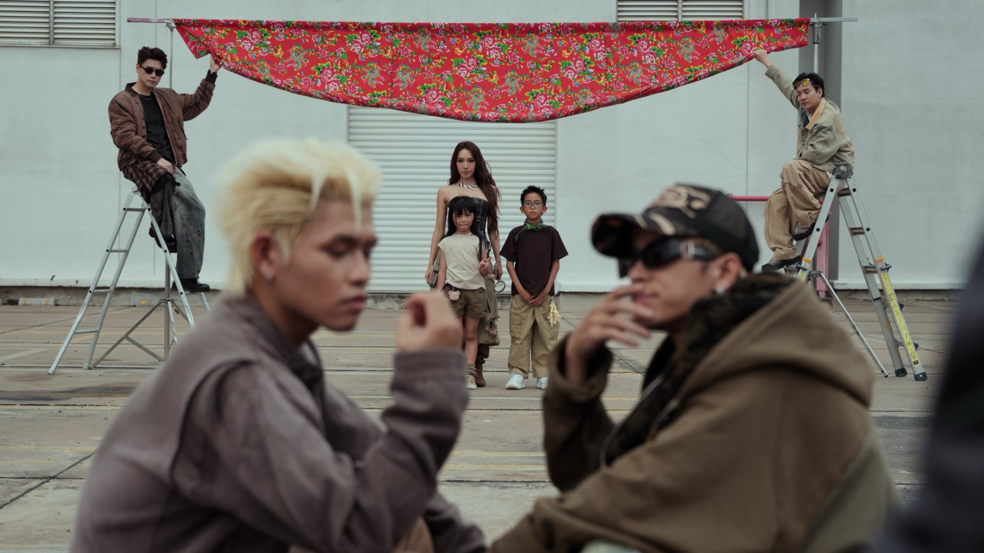 BigDaddy mời “vũ trụ cameo” đông như tiệc rap đóng MV mới, nói thẳng “show chạy khắp nơi - càng mệt càng giàu”