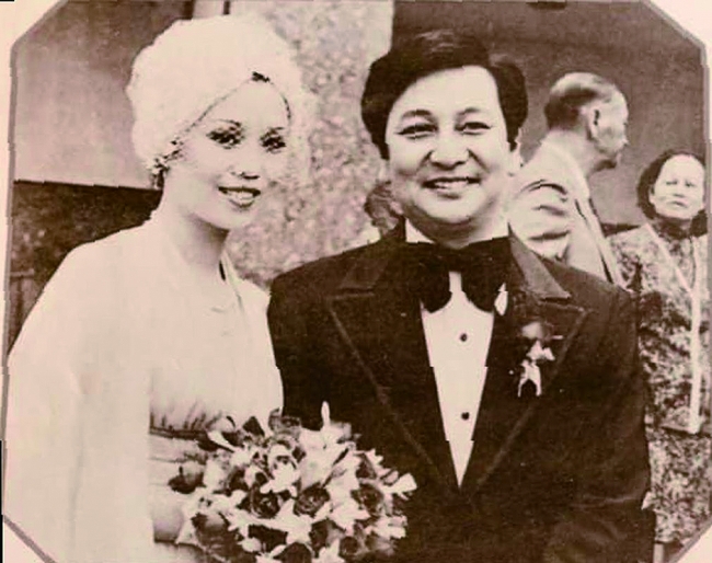 Trần Gia Nghi và chồng trong ngày cưới. Ảnh: Weibo