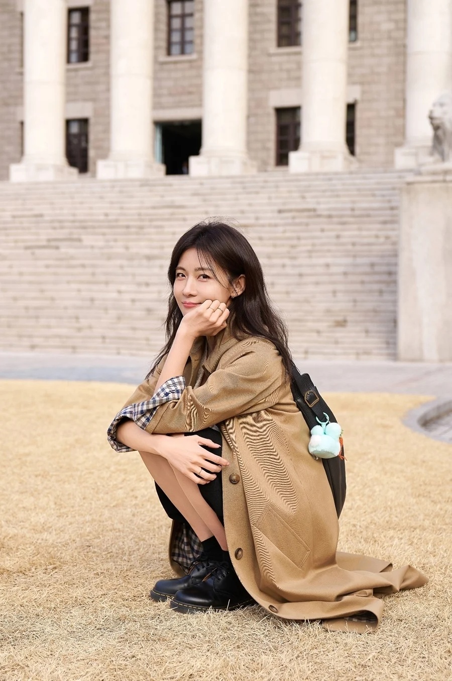 Trên đời không có ai U50 vẫn trẻ dã man thế này đâu: Nhìn mặt như mới 18, sắc đẹp vĩnh cửu là có thật