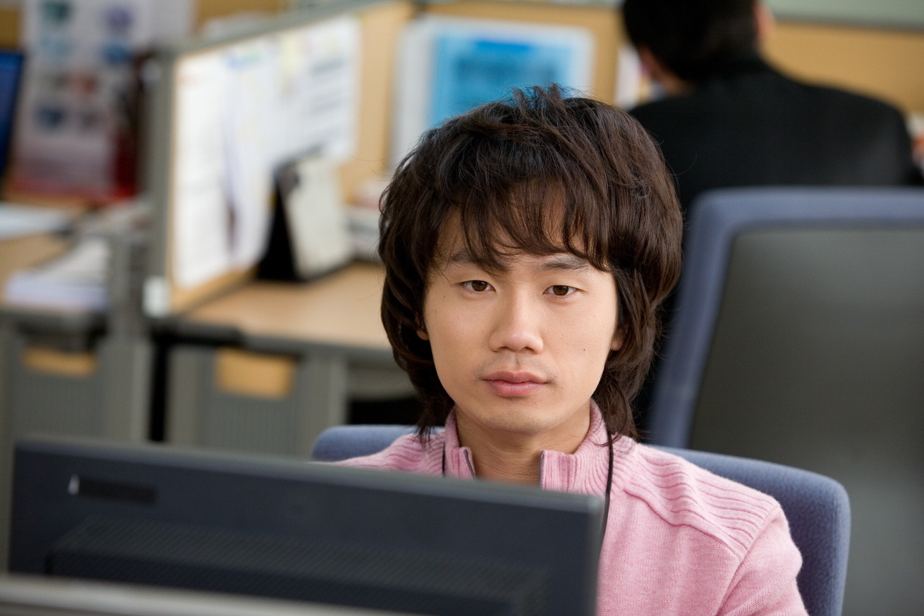 Tạo hình của nam diễn viên trong She Was Pretty. Ảnh: Kbizoom