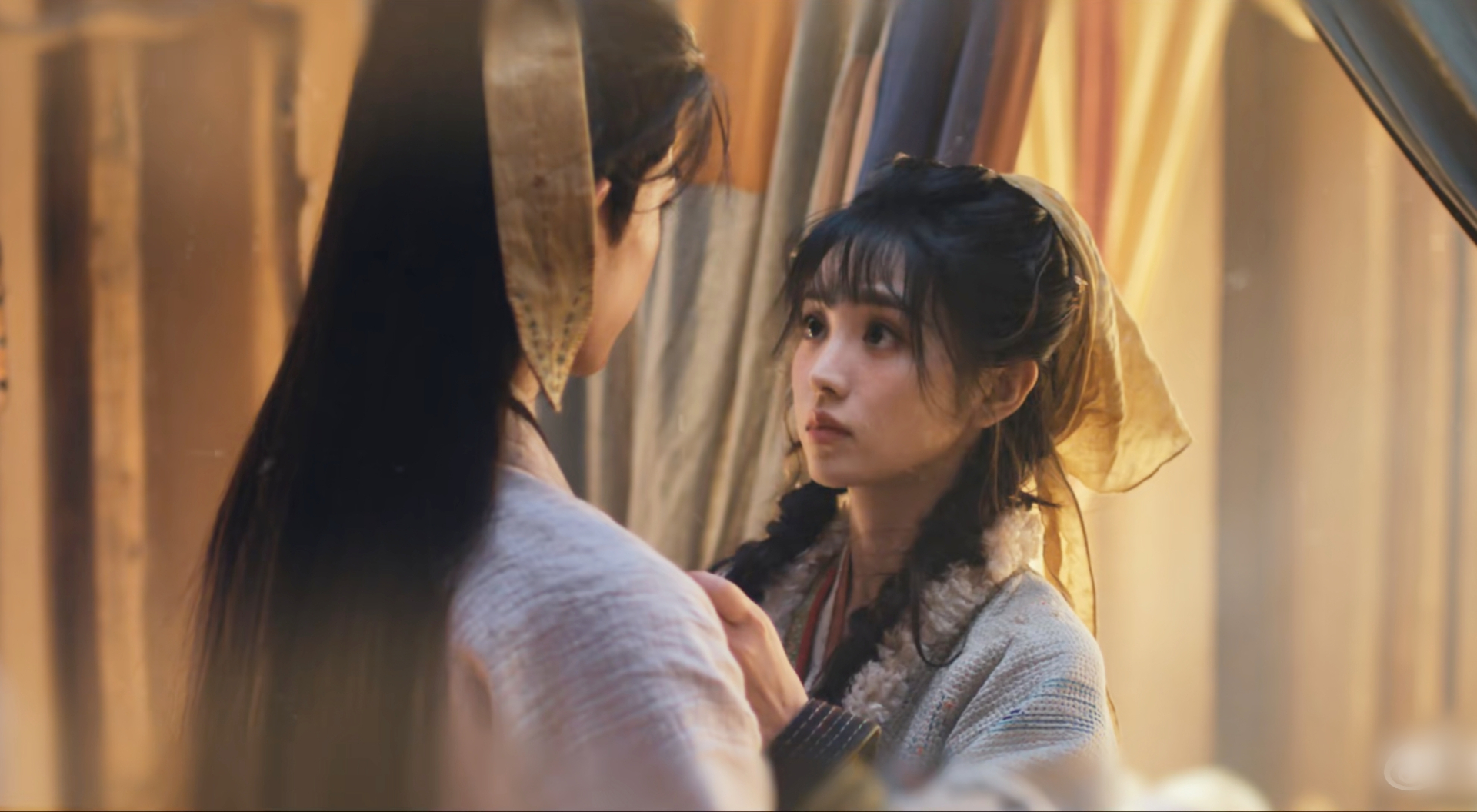 Cả hai liên tục hạ bệ đối phương để tranh giành nhiều quyền lợi hơn