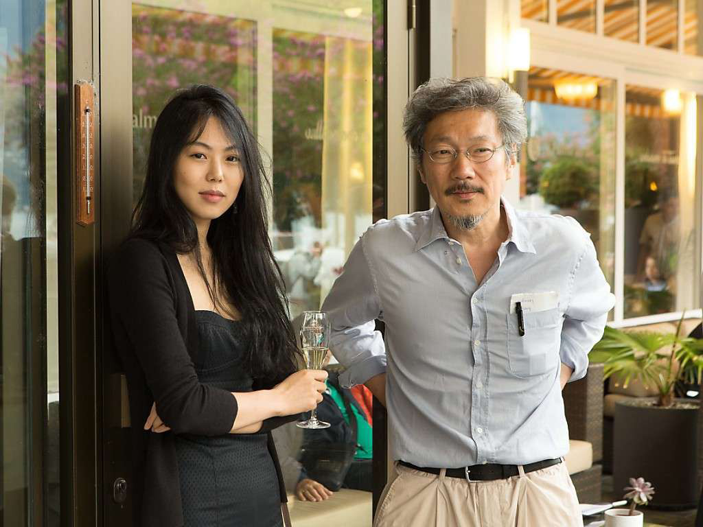 CEO Hong Sang Soo khiến công ty sản xuất của mình điêu đứng sau khi có mối quan hệ sai trái với Kim Min Hee. Ảnh: Nate