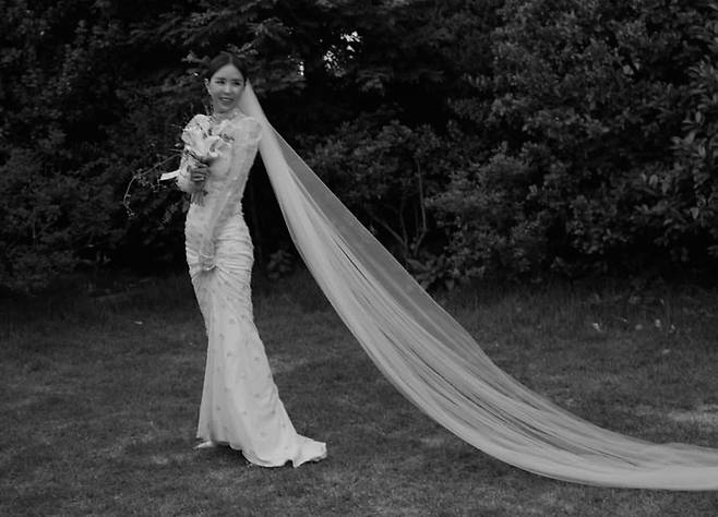 Shinji vừa chia sẻ tới công chúng bộ ảnh cưới lung linh cách đây ít ngày. Ảnh: X